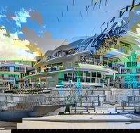 Rolling Surf Resort - Accommodation Asia