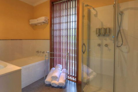 Driftwood Cottages - Accommodation Asia 5