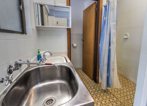 Emu Beach Chalets - Accommodation Guide 5