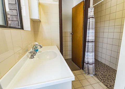 Emu Beach Chalets - Accommodation Guide 6