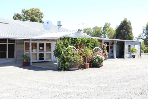 Kendenup Lodge And Cottages - Accommodation Guide 2