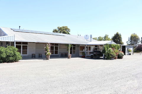 Kendenup Lodge And Cottages - Accommodation Guide 1