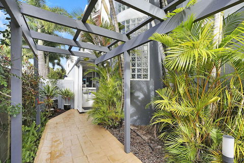 Beachside Mooloolaba - Accommodation Asia 1
