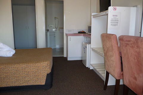 Blue Pelican Motel - Accommodation Guide 5