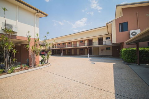 Rocky Resort Motor Inn - Accommodation Guide 1