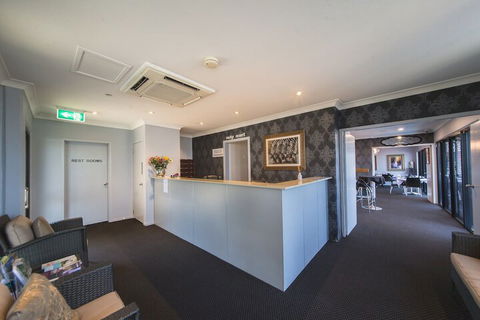 Rocky Resort Motor Inn - Accommodation Guide 7