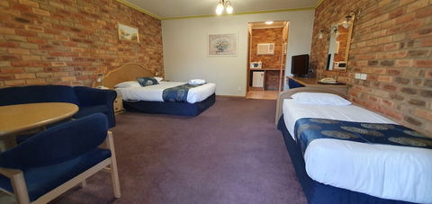 Pines Country Club Motor Inn - Accommodation Asia 5