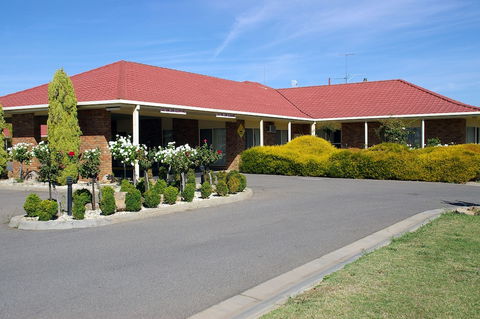 Pines Country Club Motor Inn - Accommodation Asia 3