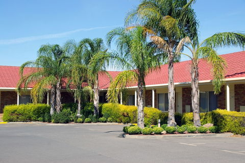 Pines Country Club Motor Inn - Accommodation Asia 0
