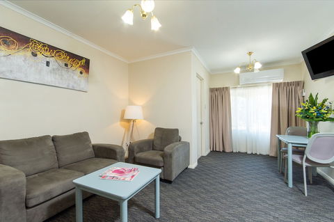Adelaide Royal Coach - Accommodation Asia 6