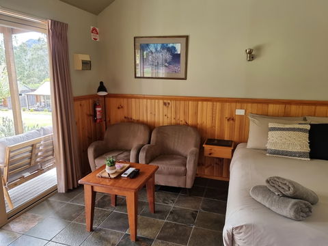 D'Altons Studios - Accommodation Guide 5