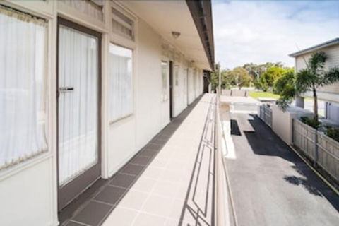 Golden Shores Airport Motel - Accommodation Asia 1