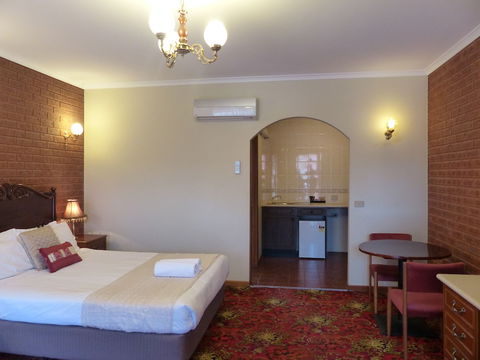 Meramie Motor Inn - Accommodation Guide 6