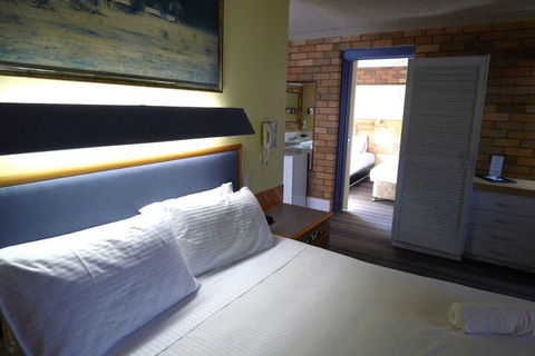 Wanderlight Motor Inn - Accommodation Guide 7