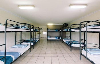 Beaches Backpackers Airlie Beach - Hostel - Accommodation Guide 2