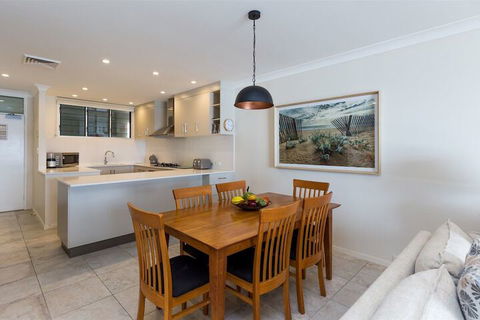 Beach Lodges - Accommodation Guide 3