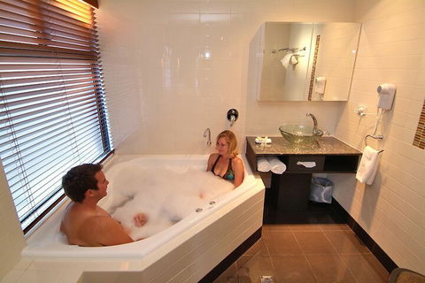 Bay Village Resort & Spa - Accommodation Guide 5