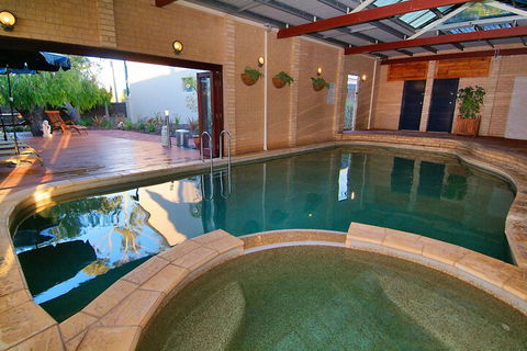 Bay Village Resort & Spa - Accommodation Guide 2