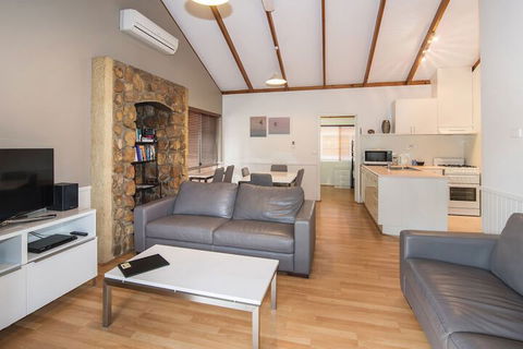 Bay Village Resort & Spa - Accommodation Guide 6