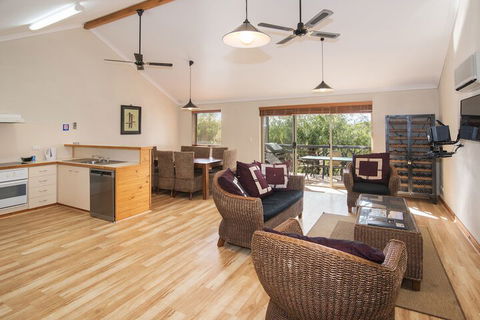 Bay Village Resort & Spa - Accommodation Guide 7