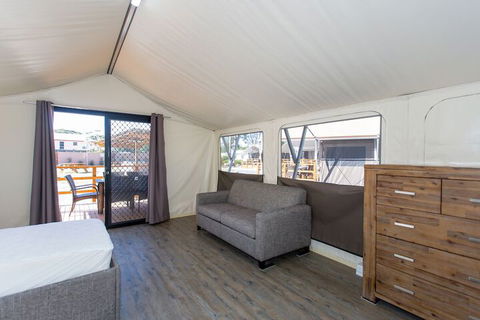 Shoal Bay Holiday Park - Accommodation Asia 3