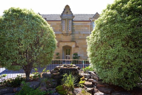 Quest Trinity House - Accommodation Asia 1