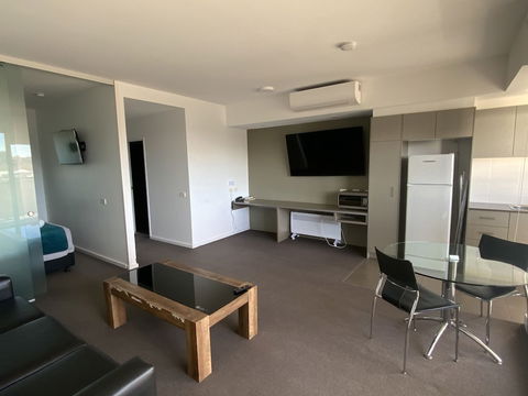 Honeysuckle Executive Apartments - Accommodation Asia 4