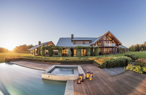 Spicers Peak Lodge - Accommodation Guide 2