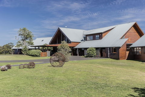 Spicers Peak Lodge - Accommodation Guide 0