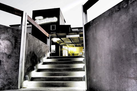 Hotel Gracelands - Accommodation Guide 1