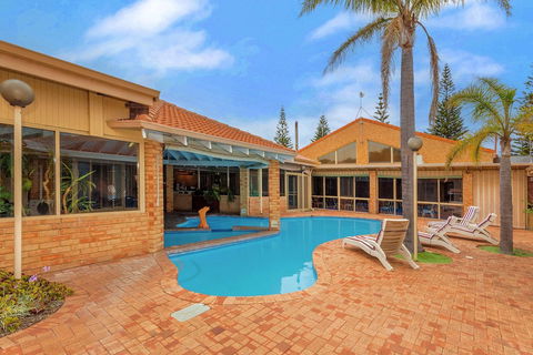 Comfort Inn Bay Of Isles - Accommodation Asia 1