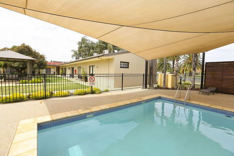 Comfort Inn Deakin Palms - Accommodation Asia 7