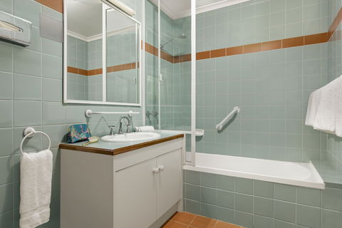 Quest Waterfront Serviced Apartments - Accommodation Asia 6