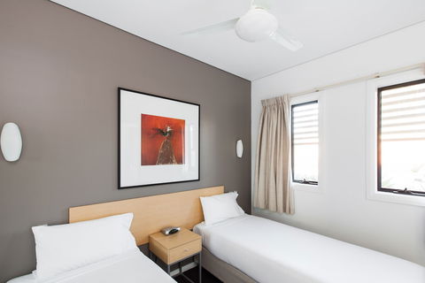 Majestic Oasis Apartments - Accommodation Asia 5