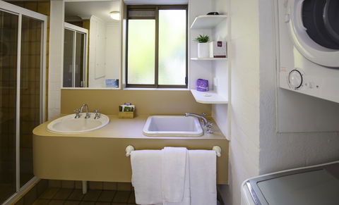 Ocean Breeze Resort - Accommodation Asia 3