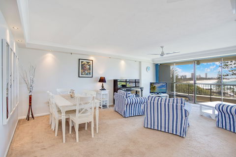 Gemini Court Holiday Apartments - Accommodation Asia 6