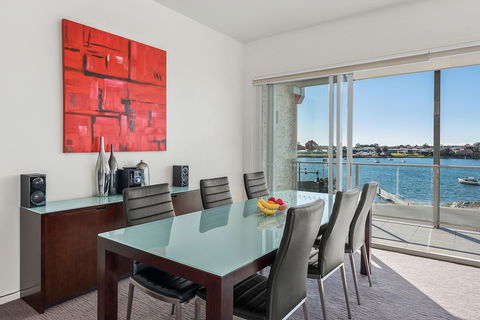 York Cove - Accommodation Asia 4