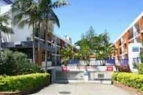 Club Surfers - Accommodation Asia 1