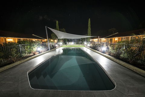 Best Western Plus All Settlers Motor Inn - Accommodation Asia 3
