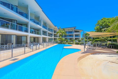 Boathouse Resort Tea Gardens - Accommodation Guide 3