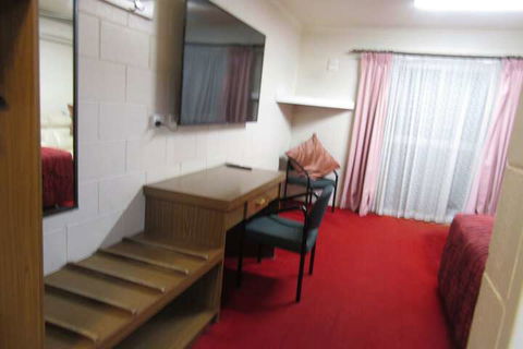 The Park Motel - Accommodation Guide 5