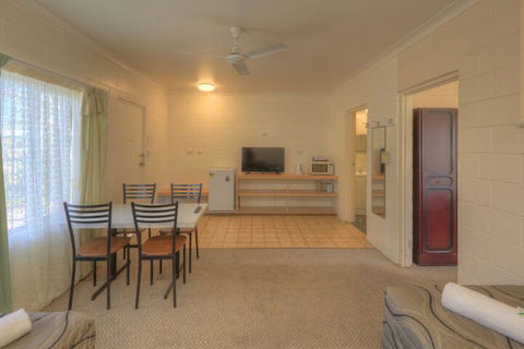 The Park Motel - Accommodation Guide 7