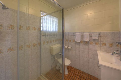 The Park Motel - Accommodation Guide 6