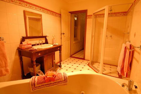 Treasured Memories Cottage - Accommodation Guide 3