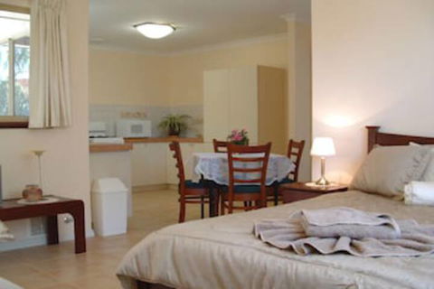 The Nosh & Nod - Avon Terrace - Accommodation Guide 4