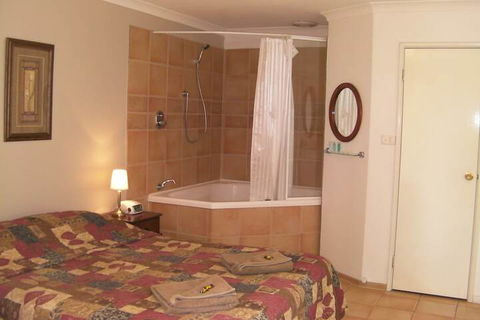The Nosh & Nod - Avon Terrace - Accommodation Guide 2