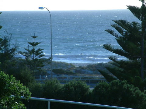 Scarborough & Absolutely Beachfront - Accommodation Asia 3