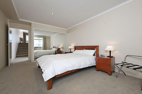 Accommodate Canberra - The Avenue - Accommodation China 2