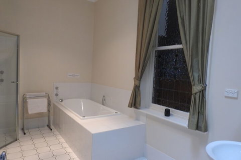 Barossa Best - Accommodation Guide 4