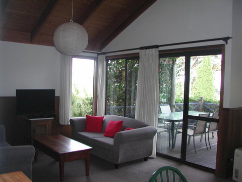 Rainbow House - Accommodation Guide 5